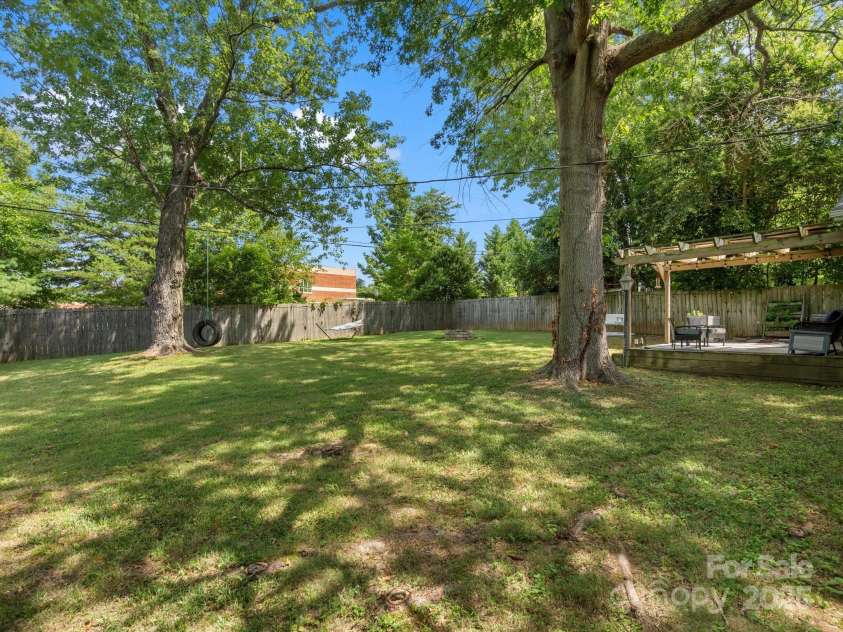 3839 Woodleaf Road, Charlotte, NC 28205.  MLS# CAR4277041, YatesRealty ID 29894. 
