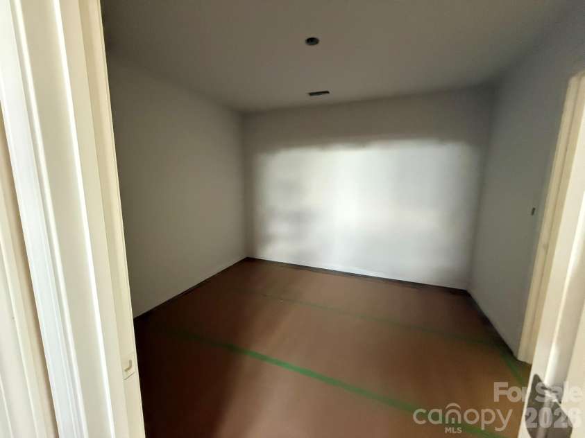 4025 Juno Drive, Charlotte, NC 28215.  MLS# CAR4392685, YatesRealty ID 29894. Huge primary walk-in-closet with direct access to Laundry room