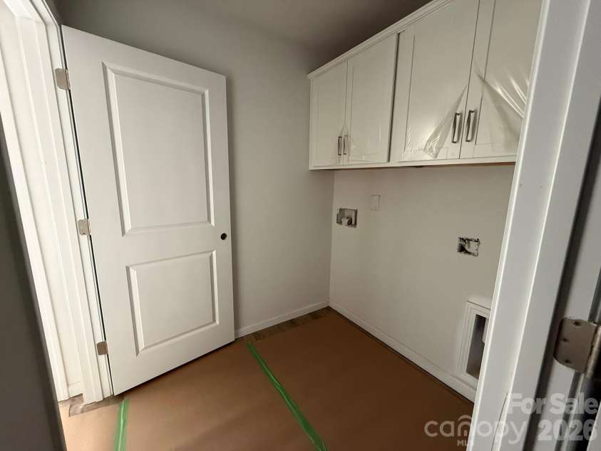 4025 Juno Drive, Charlotte, NC 28215.  MLS# CAR4392685, YatesRealty ID 29894. Laundry Room features plenty of storage