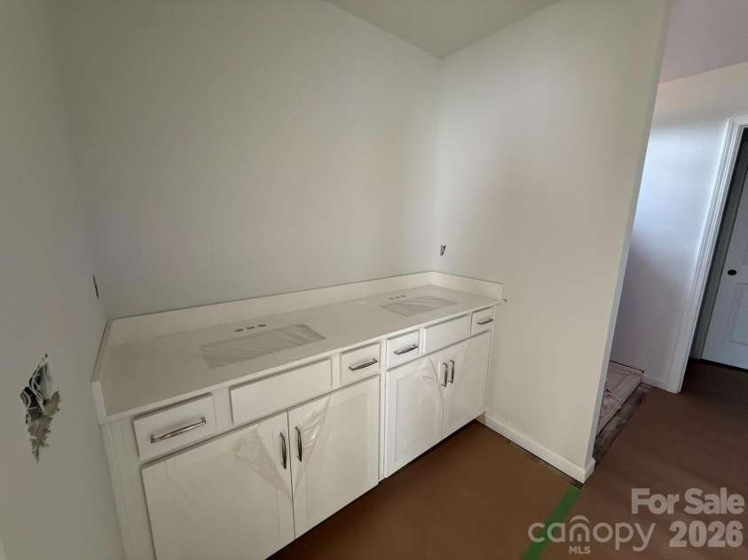 4025 Juno Drive, Charlotte, NC 28215.  MLS# CAR4392685, YatesRealty ID 29894. Primary Bath with white cabinets and quartz countertops