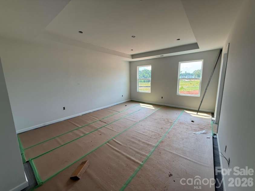 4017 Juno Drive, Charlotte, NC 28215.  MLS# CAR4392598, YatesRealty ID 29895. Spacious Primary Bedroom with Boxed Ceiling