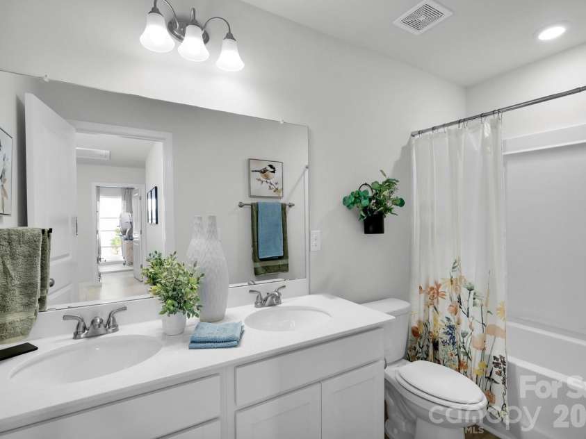 4017 Juno Drive, Charlotte, NC 28215.  MLS# CAR4392598, YatesRealty ID 29895. The following photos are representative only - actual selections for this home may vary. 