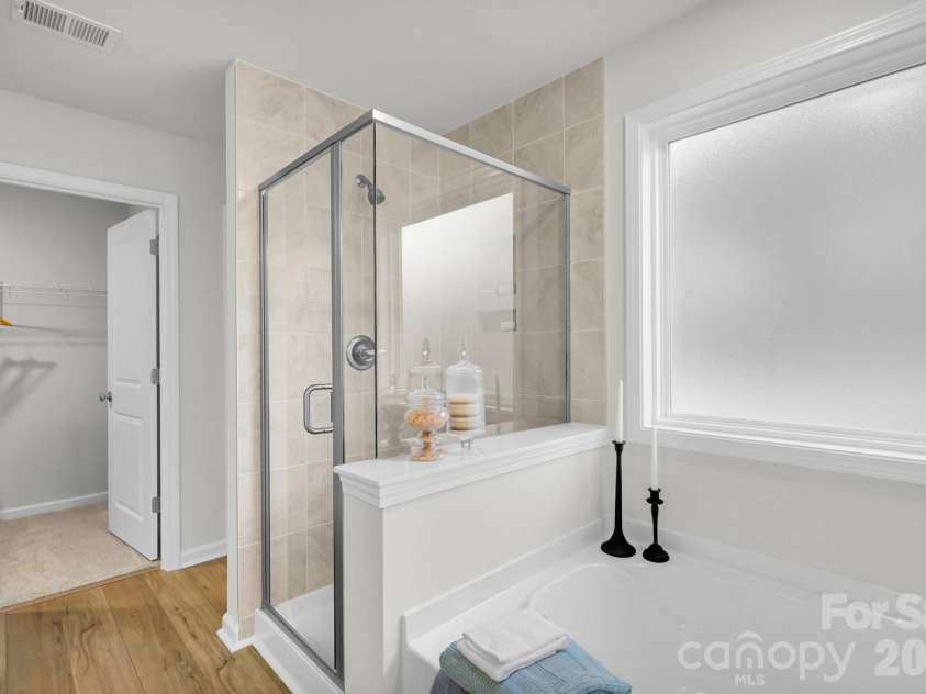 4017 Juno Drive, Charlotte, NC 28215.  MLS# CAR4392598, YatesRealty ID 29895. The following photos are representative only - actual selections for this home may vary. 