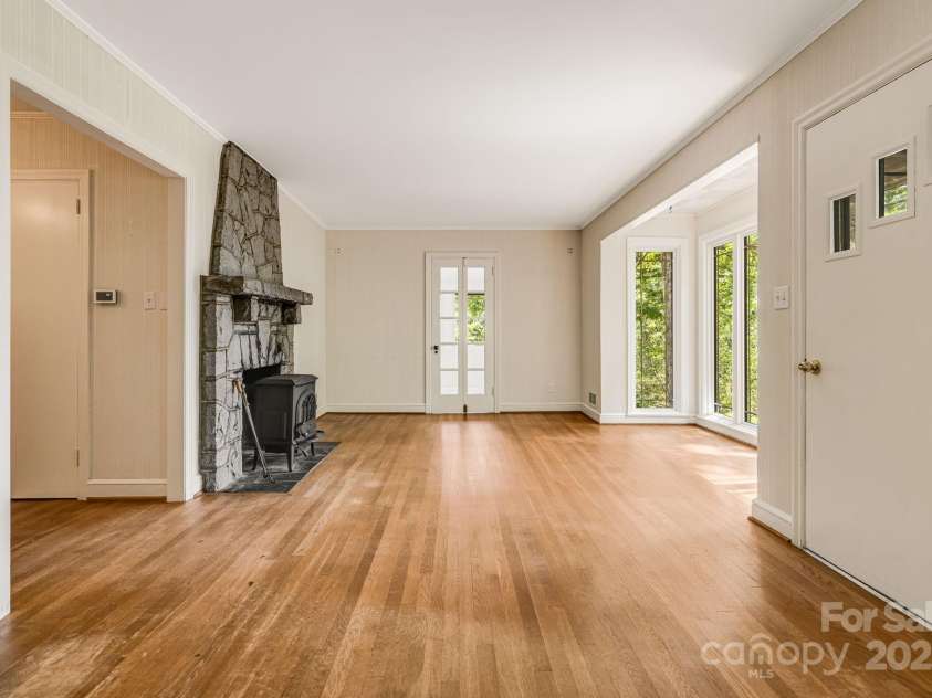 92 Hamburg Mountain Road, Weaverville, NC 28787.  MLS# CAR4285985, YatesRealty ID 29895. 