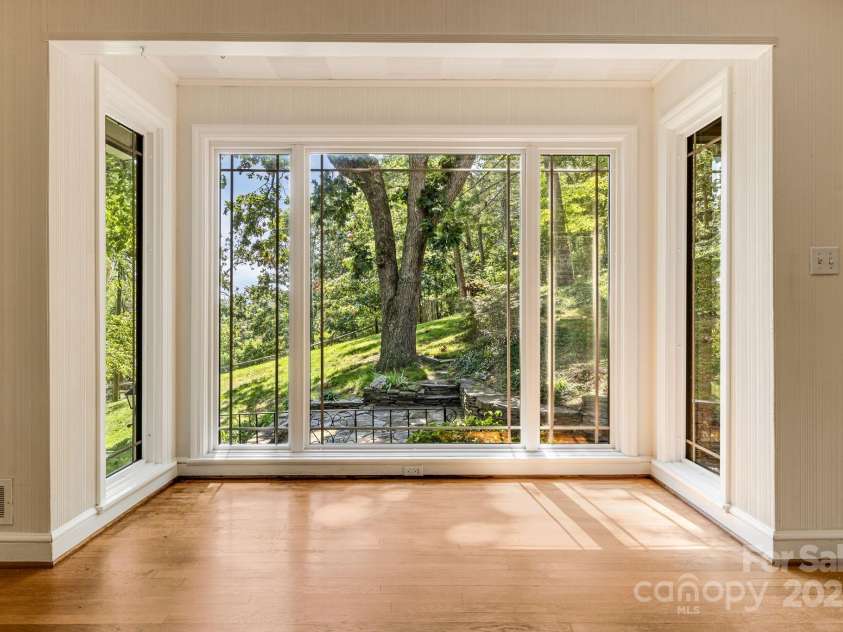 92 Hamburg Mountain Road, Weaverville, NC 28787.  MLS# CAR4285985, YatesRealty ID 29895. 