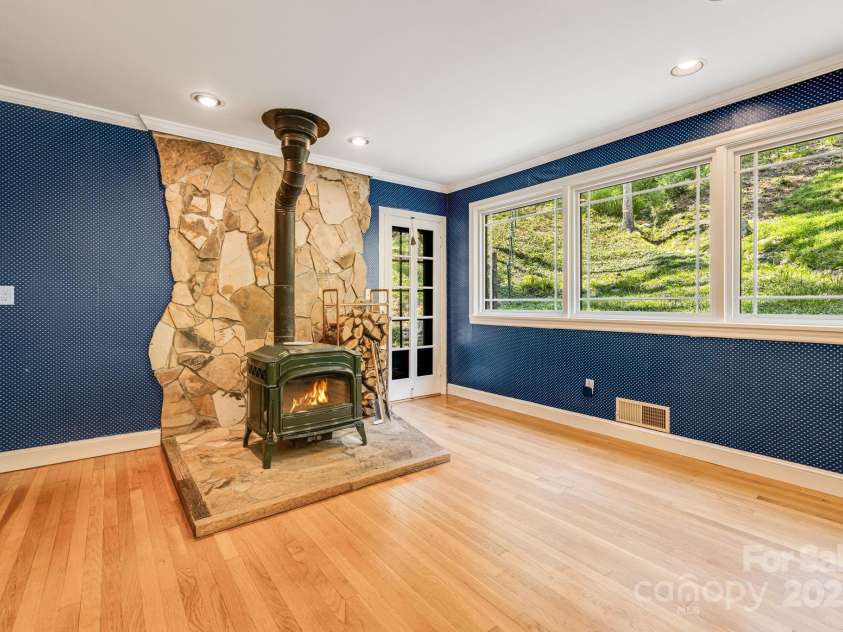 92 Hamburg Mountain Road, Weaverville, NC 28787.  MLS# CAR4285985, YatesRealty ID 29895. 