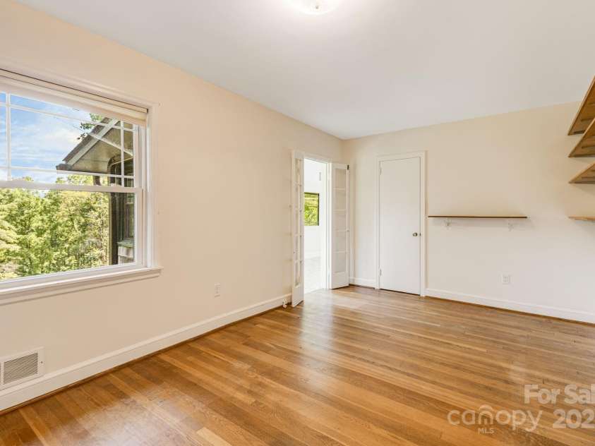 92 Hamburg Mountain Road, Weaverville, NC 28787.  MLS# CAR4285985, YatesRealty ID 29895. 