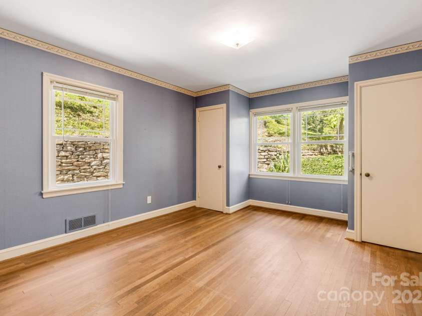 92 Hamburg Mountain Road, Weaverville, NC 28787.  MLS# CAR4285985, YatesRealty ID 29895. 