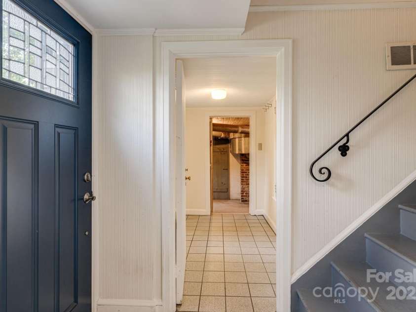 92 Hamburg Mountain Road, Weaverville, NC 28787.  MLS# CAR4285985, YatesRealty ID 29895. 