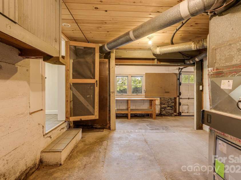 92 Hamburg Mountain Road, Weaverville, NC 28787.  MLS# CAR4285985, YatesRealty ID 29895. 