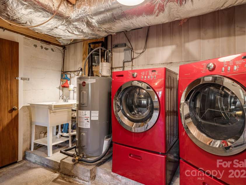 92 Hamburg Mountain Road, Weaverville, NC 28787.  MLS# CAR4285985, YatesRealty ID 29895. 