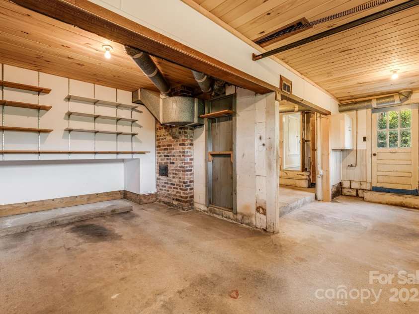 92 Hamburg Mountain Road, Weaverville, NC 28787.  MLS# CAR4285985, YatesRealty ID 29895. 