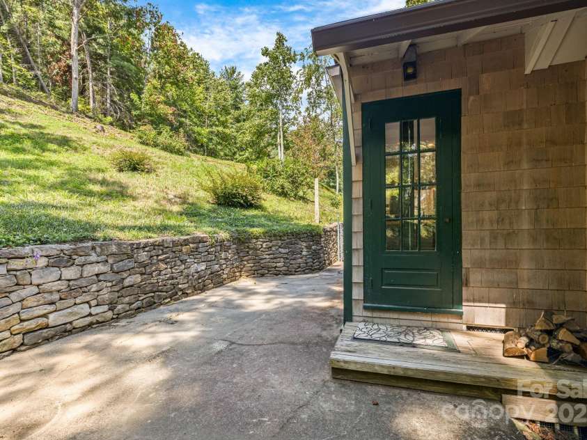 92 Hamburg Mountain Road, Weaverville, NC 28787.  MLS# CAR4285985, YatesRealty ID 29895. 