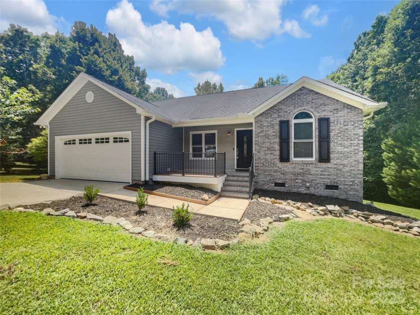 121 Purple Finch Lane, Mooresville, NC 28117.  MLS# CAR4221284, YatesRealty ID 29896. 