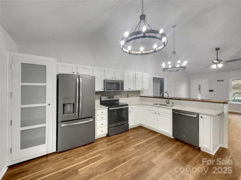 121 Purple Finch Lane, Mooresville, NC 28117.  MLS# CAR4221284, YatesRealty ID 29896. 