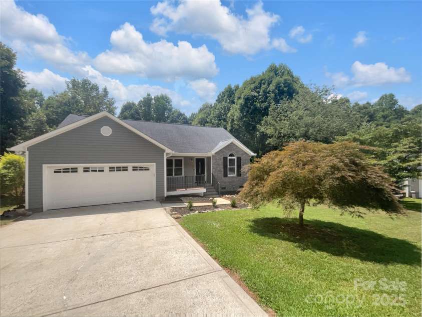121 Purple Finch Lane, Mooresville, NC 28117.  MLS# CAR4221284, YatesRealty ID 29896. 