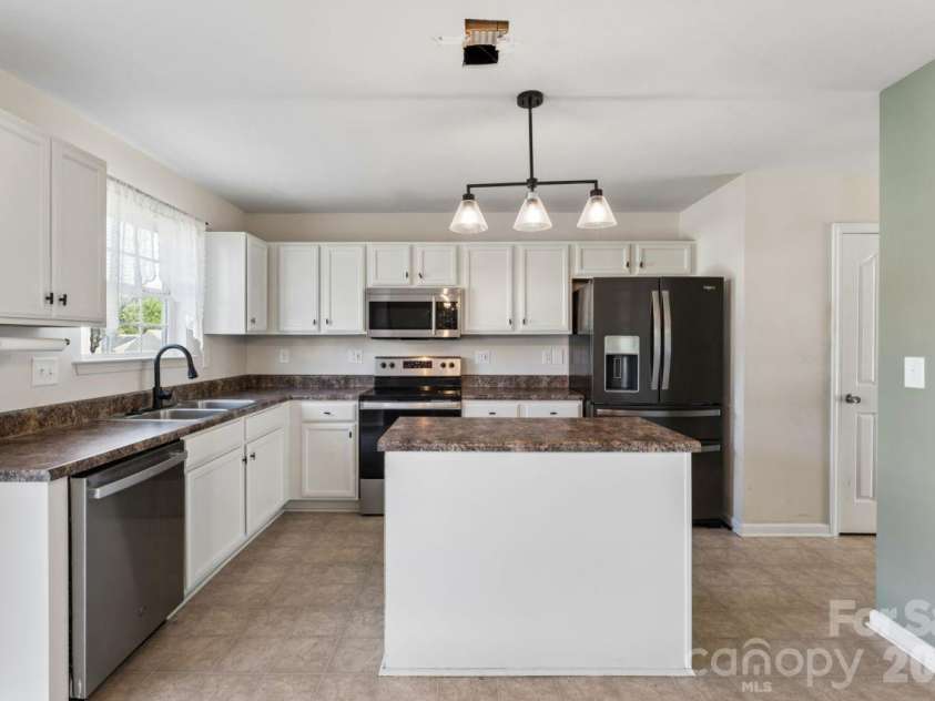 129 Quail Springs Road, Statesville, NC 28677.  MLS# CAR4391681, YatesRealty ID 29897. 
