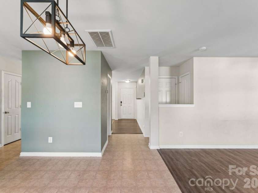 129 Quail Springs Road, Statesville, NC 28677.  MLS# CAR4391681, YatesRealty ID 29897. 