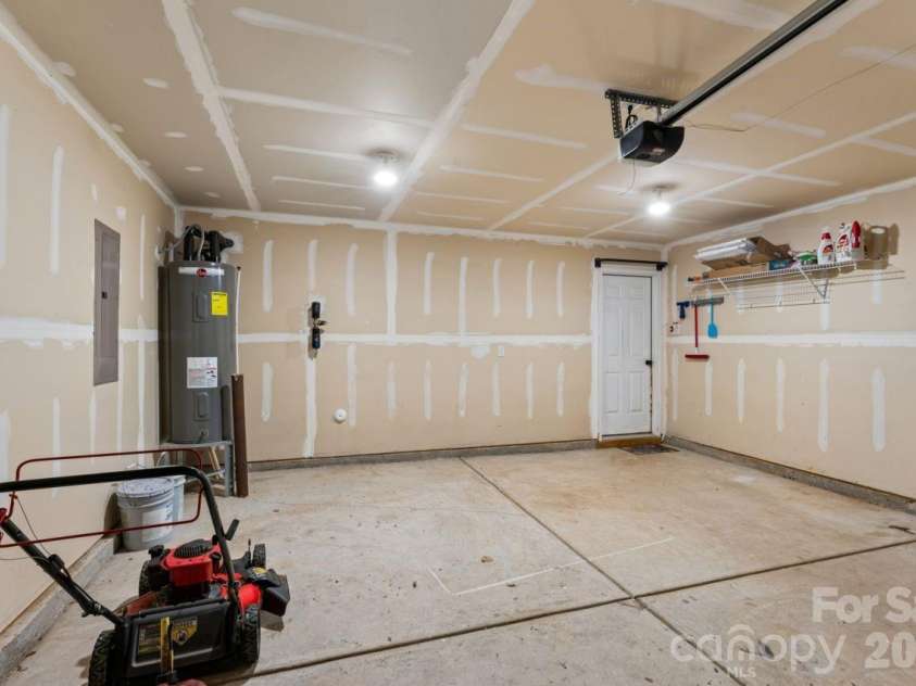 129 Quail Springs Road, Statesville, NC 28677.  MLS# CAR4391681, YatesRealty ID 29897. 