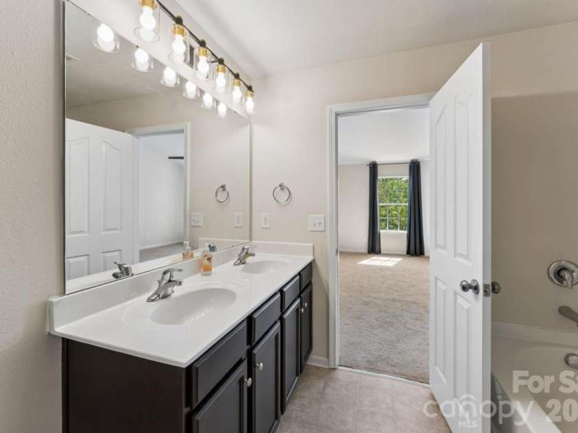129 Quail Springs Road, Statesville, NC 28677.  MLS# CAR4391681, YatesRealty ID 29897. 