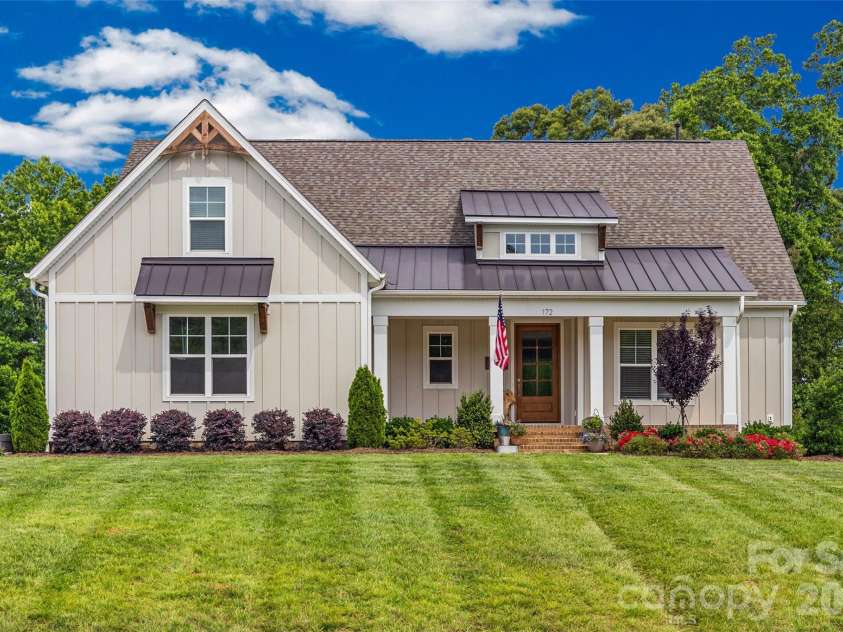 172 Triple Ponds Court, Clover, SC 29710.  MLS# CAR4390746, YatesRealty ID 29898. 