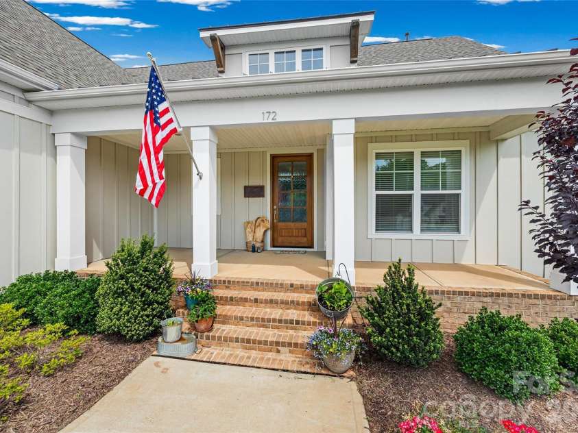 172 Triple Ponds Court, Clover, SC 29710.  MLS# CAR4390746, YatesRealty ID 29898. 