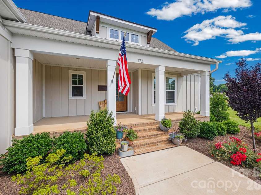 172 Triple Ponds Court, Clover, SC 29710.  MLS# CAR4390746, YatesRealty ID 29898. 