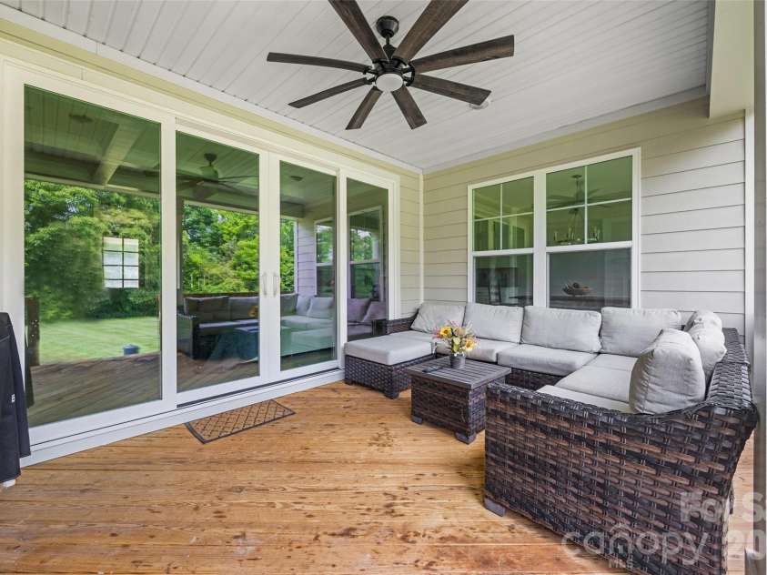 172 Triple Ponds Court, Clover, SC 29710.  MLS# CAR4390746, YatesRealty ID 29898. 