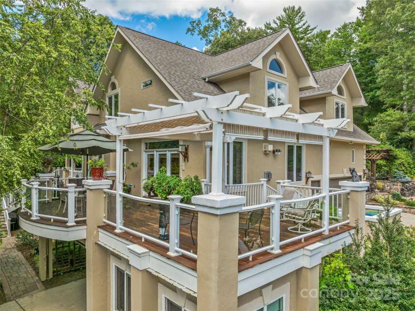 212 Plains Drive, Asheville, NC 28803.  MLS# CAR4284711, YatesRealty ID 29898. An absolute entertainers dream