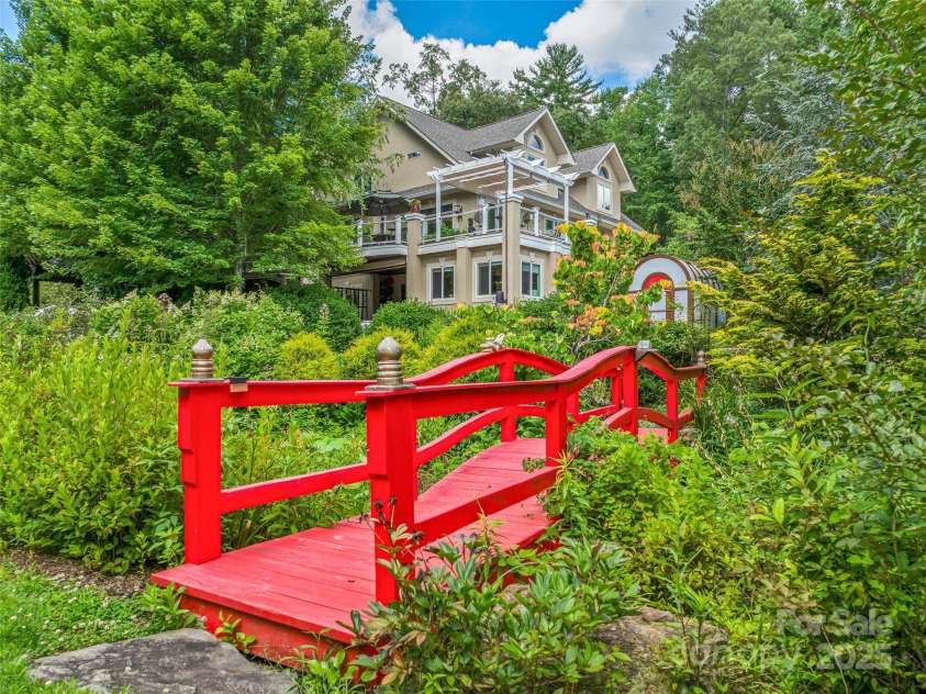 212 Plains Drive, Asheville, NC 28803.  MLS# CAR4284711, YatesRealty ID 29898. Explore, wander and soak in nature and enchantment