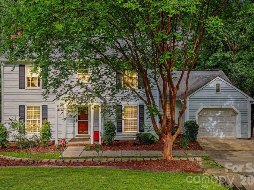 11808 Tall Oak Place, Charlotte, NC 28226.  MLS# CAR4391165, YatesRealty ID 29899. 