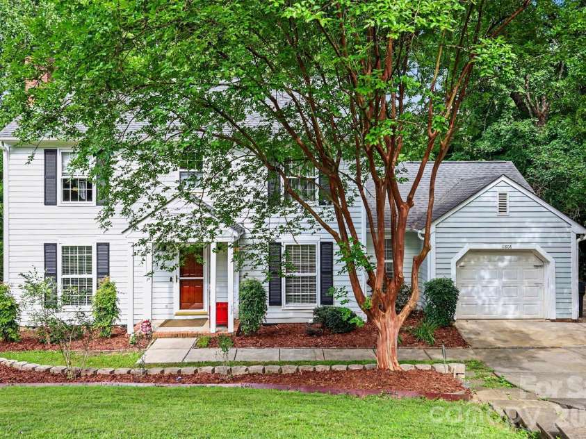 11808 Tall Oak Place, Charlotte, NC 28226.  MLS# CAR4391165, YatesRealty ID 29899. 