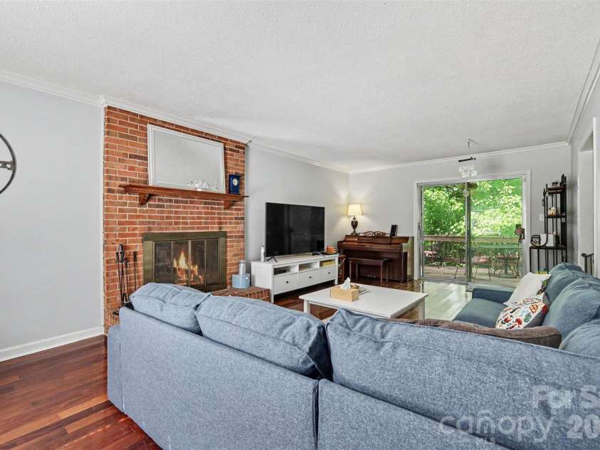 11808 Tall Oak Place, Charlotte, NC 28226.  MLS# CAR4391165, YatesRealty ID 29899. 