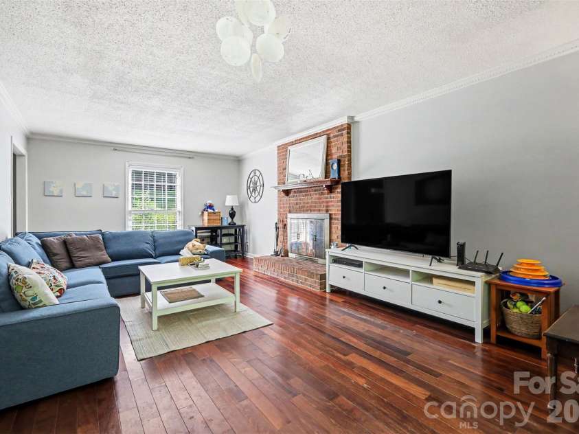 11808 Tall Oak Place, Charlotte, NC 28226.  MLS# CAR4391165, YatesRealty ID 29899. 