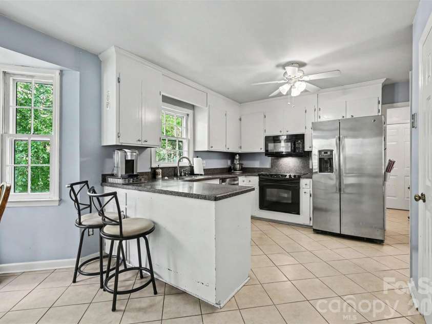 11808 Tall Oak Place, Charlotte, NC 28226.  MLS# CAR4391165, YatesRealty ID 29899. 
