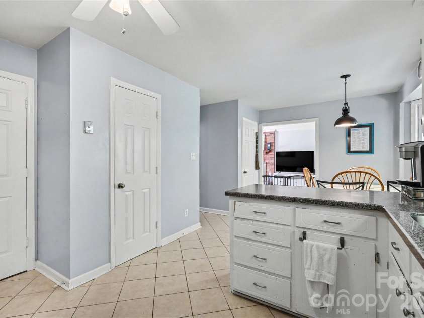 11808 Tall Oak Place, Charlotte, NC 28226.  MLS# CAR4391165, YatesRealty ID 29899. 