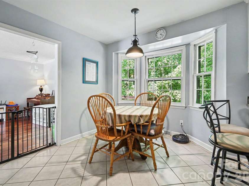 11808 Tall Oak Place, Charlotte, NC 28226.  MLS# CAR4391165, YatesRealty ID 29899. 