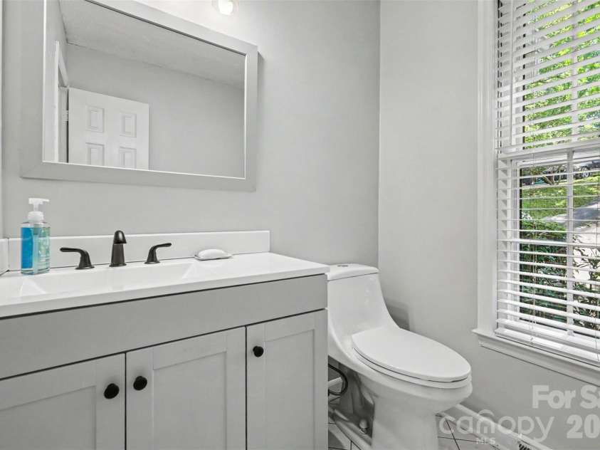 11808 Tall Oak Place, Charlotte, NC 28226.  MLS# CAR4391165, YatesRealty ID 29899. 