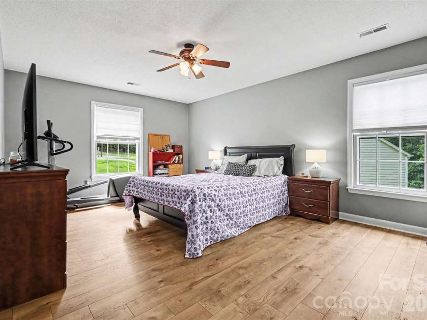 11808 Tall Oak Place, Charlotte, NC 28226.  MLS# CAR4391165, YatesRealty ID 29899. 
