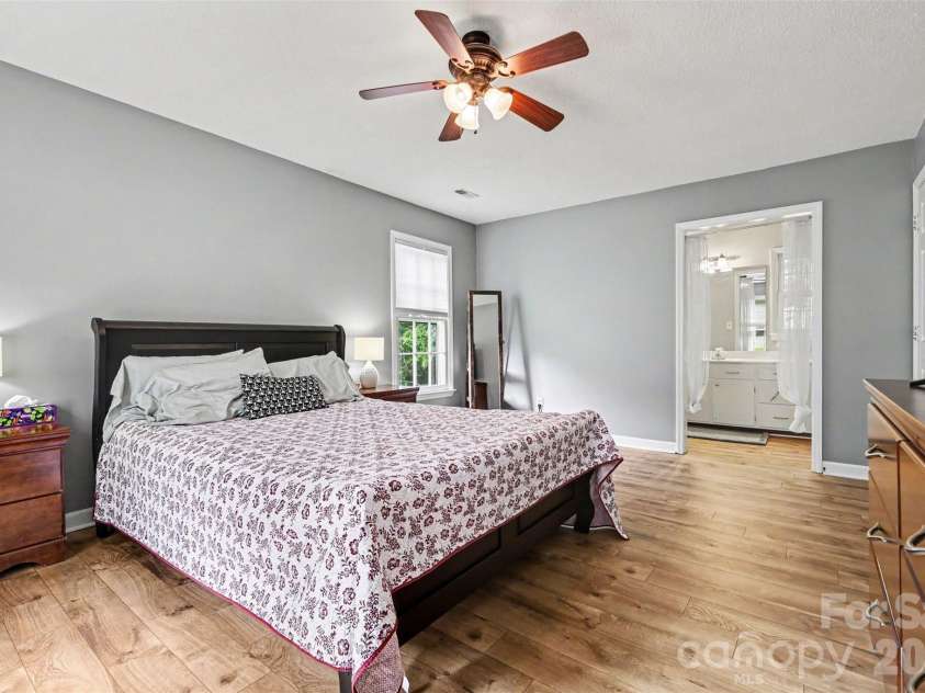11808 Tall Oak Place, Charlotte, NC 28226.  MLS# CAR4391165, YatesRealty ID 29899. 