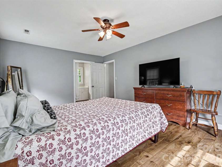 11808 Tall Oak Place, Charlotte, NC 28226.  MLS# CAR4391165, YatesRealty ID 29899. 