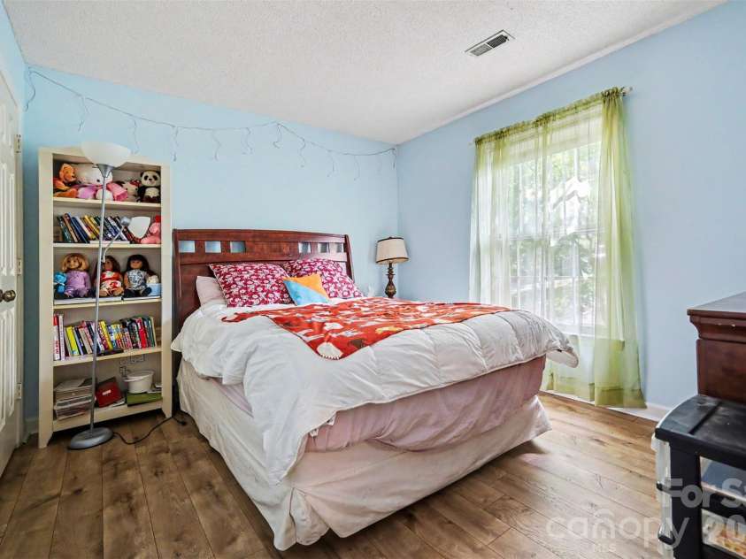 11808 Tall Oak Place, Charlotte, NC 28226.  MLS# CAR4391165, YatesRealty ID 29899. 