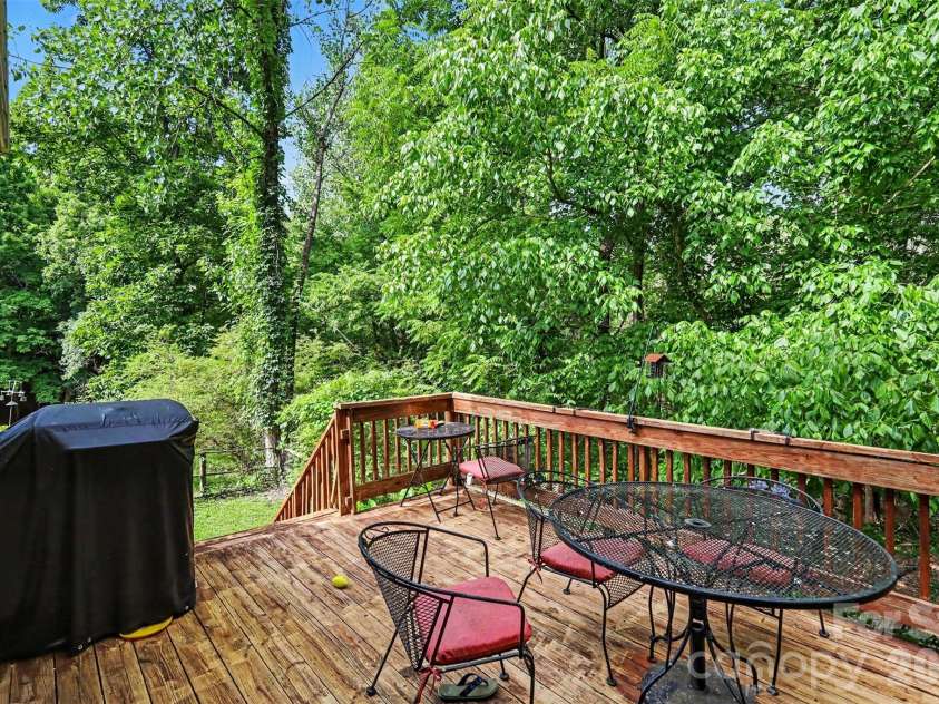 11808 Tall Oak Place, Charlotte, NC 28226.  MLS# CAR4391165, YatesRealty ID 29899. 