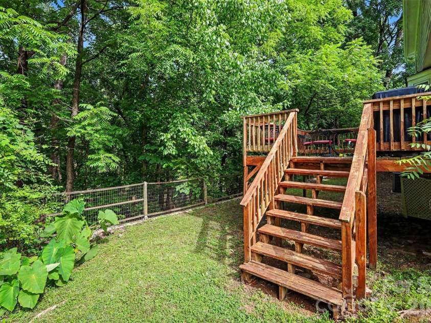 11808 Tall Oak Place, Charlotte, NC 28226.  MLS# CAR4391165, YatesRealty ID 29899. 