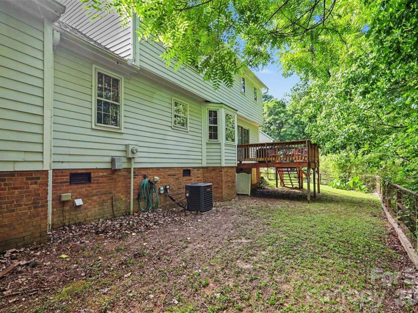 11808 Tall Oak Place, Charlotte, NC 28226.  MLS# CAR4391165, YatesRealty ID 29899. 