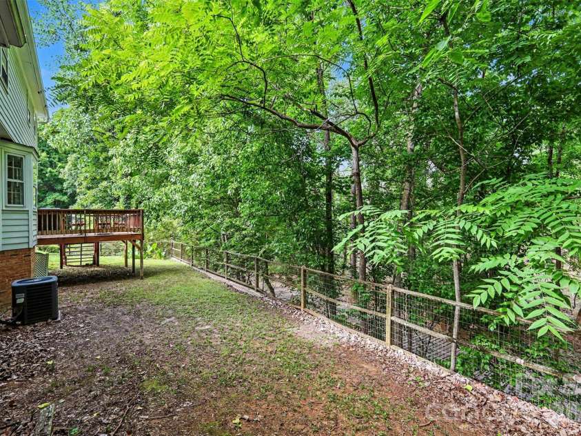 11808 Tall Oak Place, Charlotte, NC 28226.  MLS# CAR4391165, YatesRealty ID 29899. 
