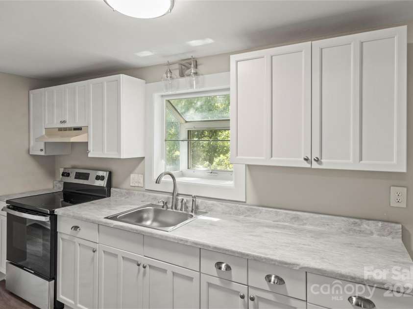 406 Main Street, Clover, SC 29710.  MLS# CAR4279553, YatesRealty ID 29899. Kitchen with new countertops and stove