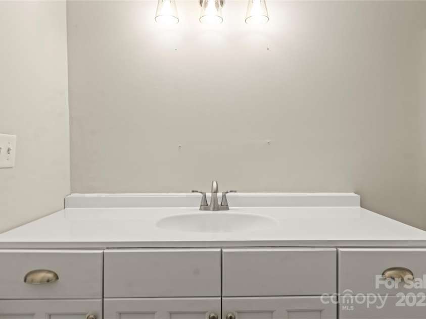 406 Main Street, Clover, SC 29710.  MLS# CAR4279553, YatesRealty ID 29899. New countertop