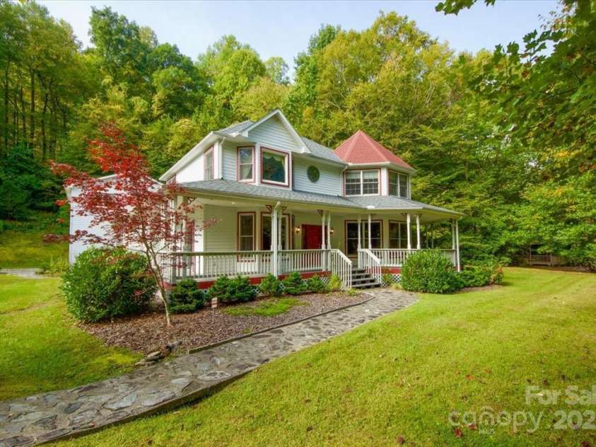 5580 Greenville Highway, Brevard, NC 28712.  MLS# CAR4196657, YatesRealty ID 299. 