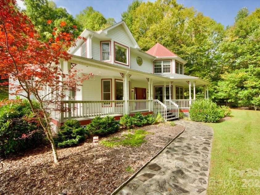 5580 Greenville Highway, Brevard, NC 28712.  MLS# CAR4196657, YatesRealty ID 299. 